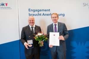 Reinhart Grahn - Fünf Persönlichkeiten aus Schleswig-Holstein werden von Ministerpräsident Daniel Günther mit der Sportplakette des Landes ausgezeichnet. Quelle: Frank Peter