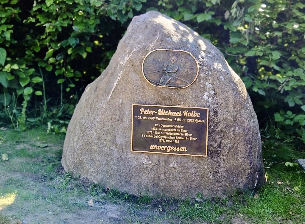 Gedenkstein für Peter-Michael Kolbe – ruderakademie.de